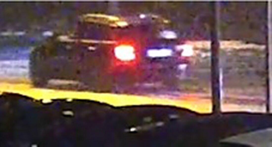 Schwandorf. Am 7. Februar 2026 um 1.30 Uhr brachen Unbekannte in einen Forst- und Gartengerätehandel ein und stahlen Motorsägen im Wert von 18.500 Euro. Sie flohen wohl in einem dunklen Audi A4 Avant; die Polizei sucht Zeugen.