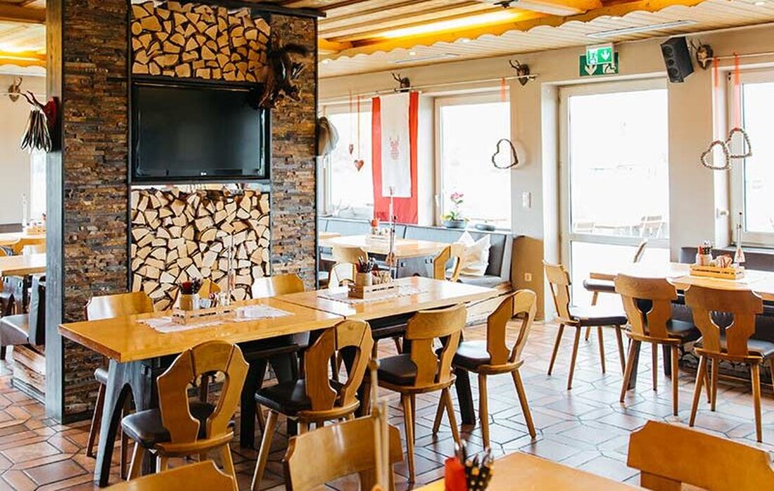 Altenstadt/WN. Nach langer Suche präsentiert der SV Altenstadt/WN mit Massimo Erodiani den neuen Pächter: Aus „D’Wirtschaft“ wird die italienische „Pinseria Da Massimo“. Eröffnung Ende April, parallel laufen Vereinsumbauten.