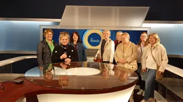 Blick hinter die Kulissen: Frauenbund aus Floß zu Besuch bei OTV in Amberg