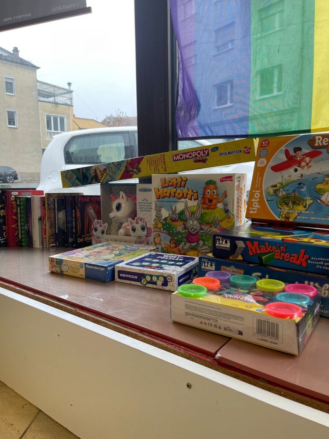 Weiden. Die gemeinsame Weihnachtsspendenaktion des Linkswerks Weiden und der Tafel Weiden e. V. ist heute erfolgreich gestartet.