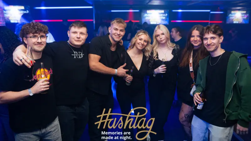 Hashtag bringt das Publikum mit unvergessenen Clubhits zum Toben