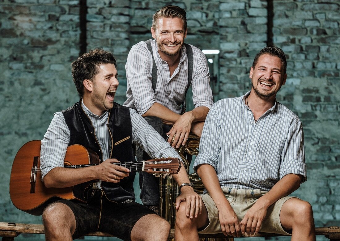 Windischeschenbach. Ausverkauft – Volles Haus im Schafferschof-Zoigl! DeSchoWieda spielen am Freitag mit trendiger Volksmusik made in Bavaria auf. Die Gruppe bringt neuen Schwung in die traditionelle Volksmusik. A dreckade Ziach, a [&hellip;]