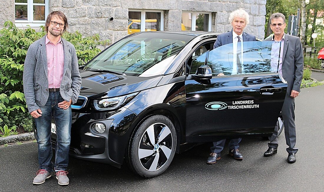 Tirschenreuth. Im Landkreis Tirschenreuth soll die E-Mobilität vorangebracht werden. Der Kreisausschuss hat daher im März 2017 zum Aufbau der Infrastruktur einen einmaligen Zuschuss von 2000 Euro für jede Landkreis-Kommune beschlossen, wenn [&hellip;]