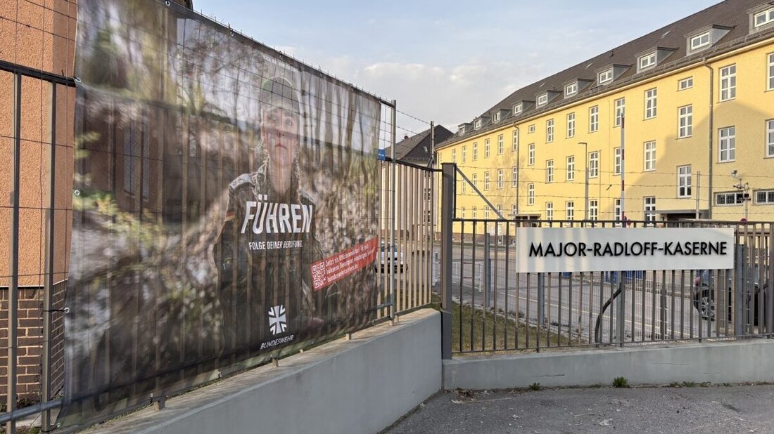 Weiden. Die Regierung der Oberpfalz wird die große Flüchtlingsunterkunft neben der Kaserne schließen müssen. Hintergrund: Die Bundeswehr will am Standort Weiden aufstocken. Inoffziell ist von mehreren hundert weiteren Soldaten die Rede, die hier stationiert werden.