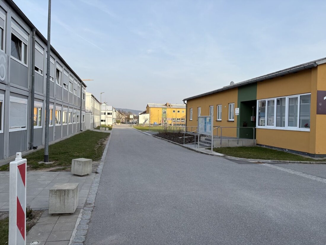 Weiden. Letzte Woche lagen die Briefe in den Postkästen: Bewohner der Gemeinschaftsunterkunft sollen sich Wohnungen suchen. Das Camp Pitman neben der Kaserne schließt. Die Bundeswehr hat quasi "Eigenbedarf" angemeldet. Was jetzt dringend benötigt wird: Vermieter.