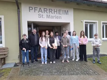 Ministranten halten Ratschen-Brauch der Karwoche in Eslarn lebendig