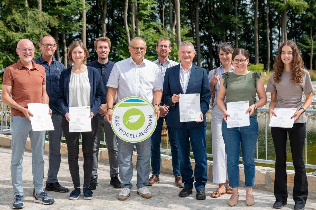 Beratzhausen. Mit einem Förderbescheid über 90.000 Euro ist am 22. Juli 2026 im Trinkwasserschutzgebiet der Startschuss für ein Projekt gefallen, das Grundwasser schützt und Bio-Landwirtschaft stärkt.