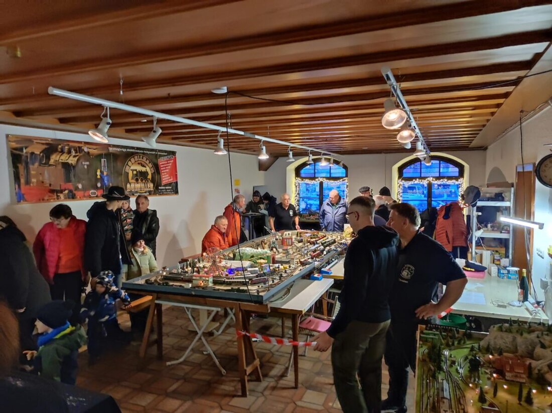 Schwandorf. Die Schwandorfer Modellbahner ziehen nach ihrer Jahreshauptversammlung im Gasthaus Späth positive Bilanz: gut besuchte Workshops und solide Kasse. Nun starten Bauprojekte an der H0-Anlage, für vier bis fünf Jahre.
