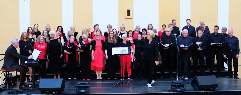SingingWitt begeistert Speinshart mit Benefizkonzert zum 15-jährigen Jubiläum