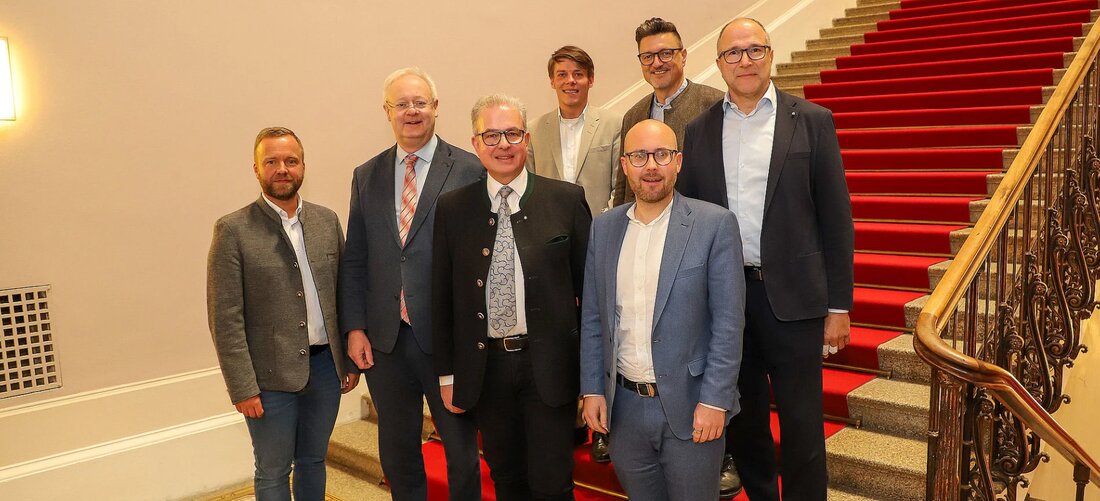 München. Bernhard Heinisch ist erstmals in den Vorstand der FREIE-WÄHLER-Landtagsfraktion gewählt worden. Der Abgeordnete aus Amberg wertet dies als Vertrauensbeweis und will sich weiterhin für Oberpfalz und Bayern einsetzen.