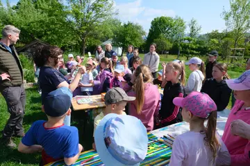 Muttertagsbasteln begeistert 47 Kinder in Floß