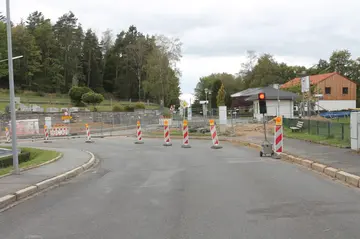 Arbeiten an Wasserleitungen bremsen Verkehr in Flossenbürg