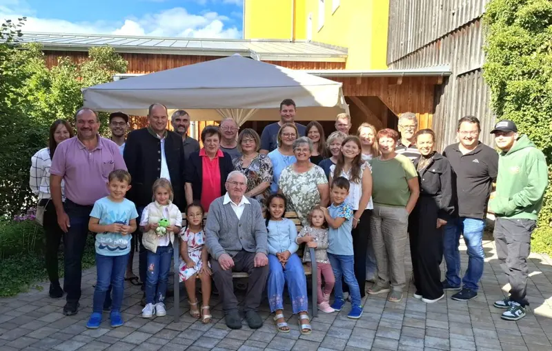 Kommunbraumeister Georg Zierer feiert 99. Geburtstag mit Großfamilie in Eslarn