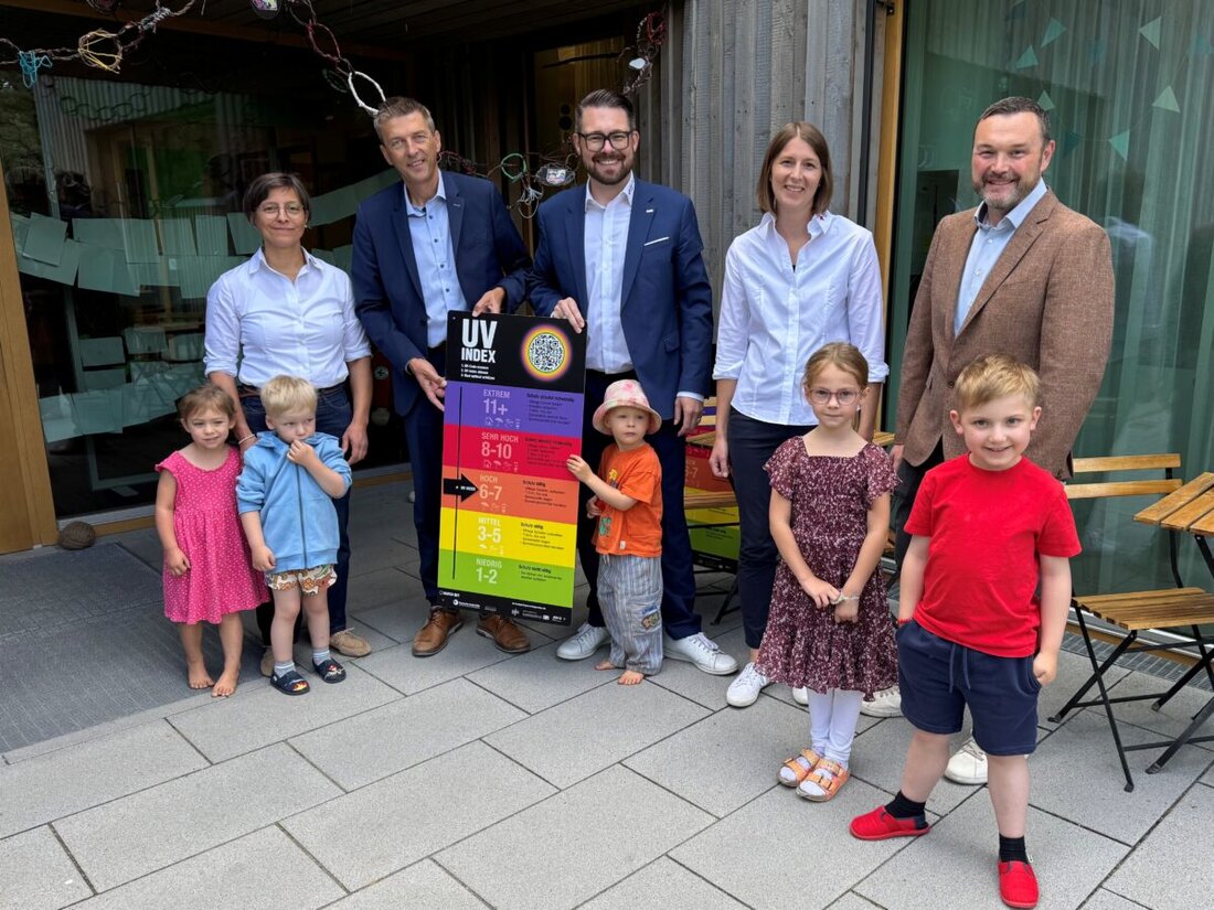 Tirschenreuth. Die AOK Direktion Nordoberpfalz hat im BRK-Kinderhaus Weltentdecker UV-Index-Tafeln an den BRK-Kreisverband übergeben, um früh auf Hitze- und UV-Risiken hinzuweisen und Schutz im Alltag zu erleichtern.