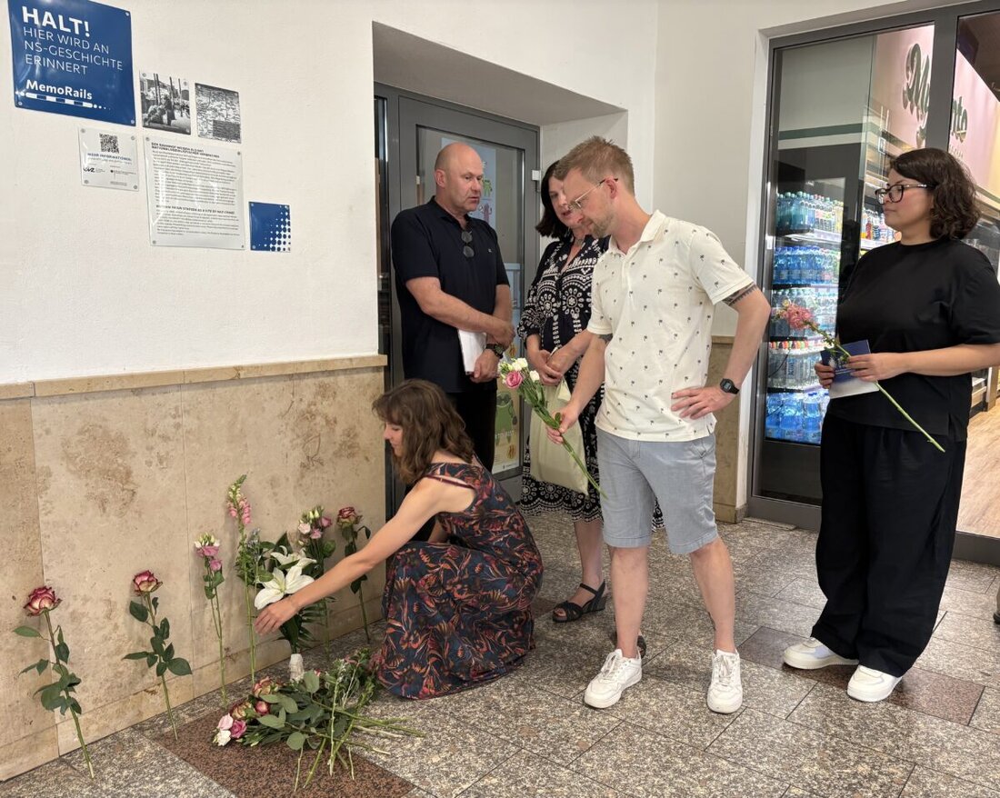 Weiden/Flossenbürg. Jeden Tag passieren Tausende Menschen den Bahnhof Weiden – nur wenige kennen seine Geschichte. Neue Gedenkzeichen erinnern nun an die Deportation der Weidener Juden und die Transporte von KZ-Häftlingen nach Flossenbürg. Bei der Vorstellung wurde ein erschütternder Abschiedsbrief verlesen.