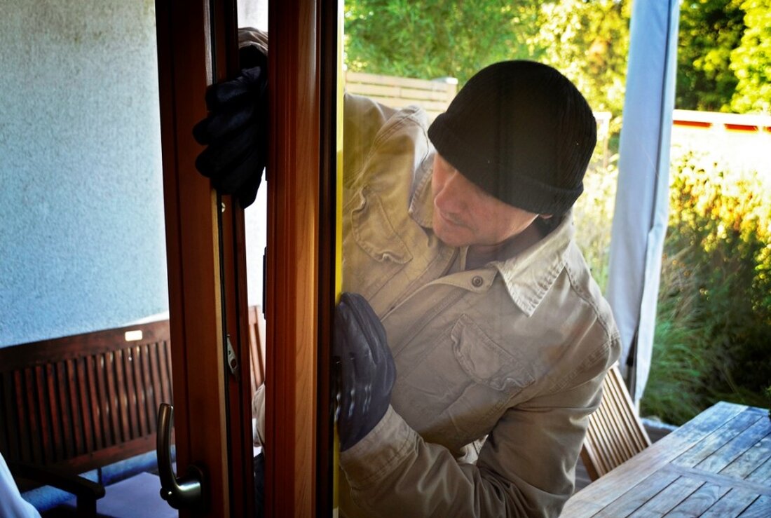 Kohlberg. Ein oder mehrere Täter versuchten gestern am frühen Morgen in ein Einfamilienhaus einzusteigen. Die Hauseigentümerin aber wurde wach und der/die Einbrecher suchten das Weite. In der Lindenstraße machten sich [&hellip;]