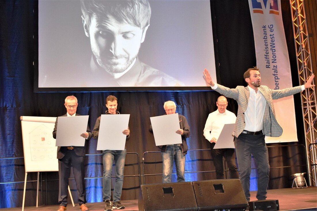 Grafenwöhr/Kemnath. Mysteriös, magisch und besonders unterhaltsam ging es am Freitag Abend in der Stadthalle Grafenwöhr zu, so dass die rund 450 Gäste der Raiffeisenbank über den Mentalisten Jakob Lipp nur noch [&hellip;]