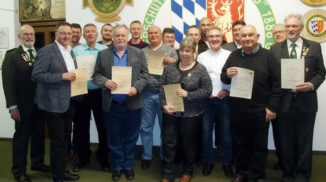 Grafenwöhr. Bei der Jahreshauptversammlung der „Königlich privilegierten Feuerschützengesellschaft „Hubertus 1888“ Grafenwöhr“ wurden neben den Ergänzungswahlen auch Schützen für ihre langjährige Mitgliedschaft geehrt und für besondere Verdienste ausgezeichnet.   Von Gerald [&hellip;]