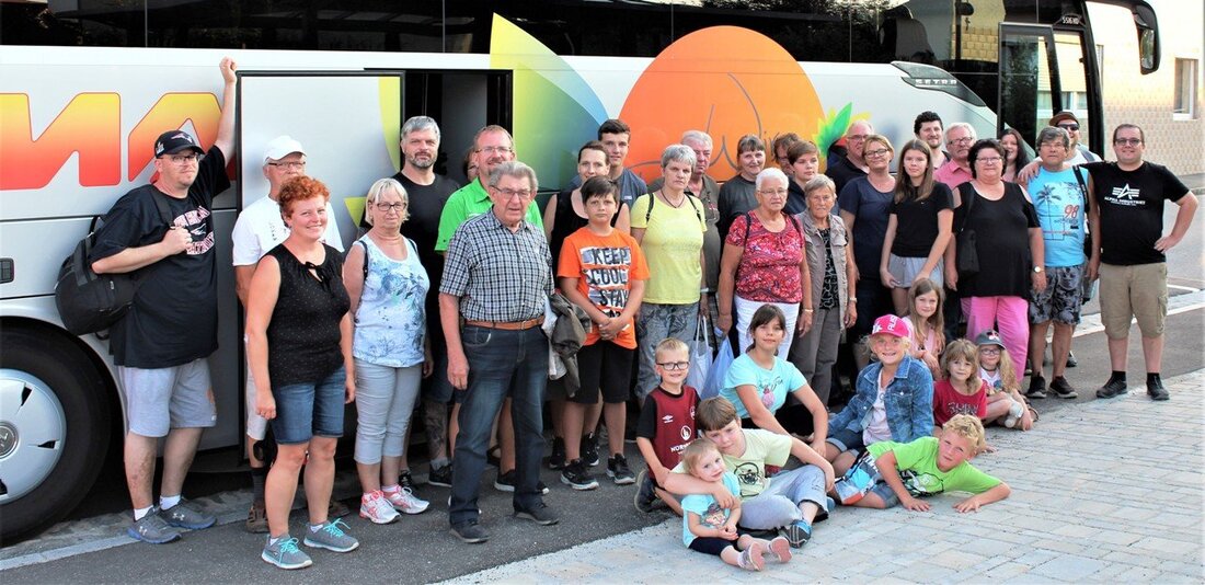 Hütten. Rund eine Woche vor Ferienschluss verbrachten sowohl Kinder, als auch Erwachsene einen tollen Ausflugstag im Freizeitpark Plohn. Von Renate Gradl 39 Personen aus allen Altersgruppen hatten ihren Spaß bei [&hellip;]