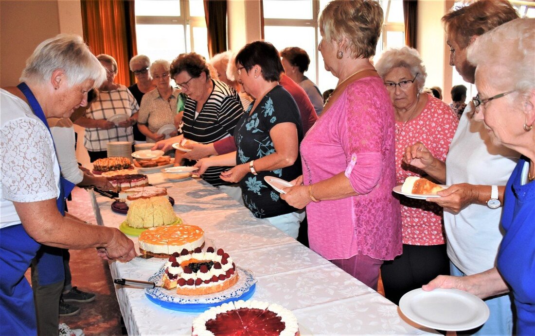 Grafenwöhr. Auch heuer wieder wurde das Sommerfest nach drinnen ins Jugendheim verlegt. Stimmung gab es trotzdem. Von Renate Gradl Rosalinde Hacker vom Seniorenteam des Katholischen Frauenbundes begrüßte fast 80 Gäste [&hellip;]