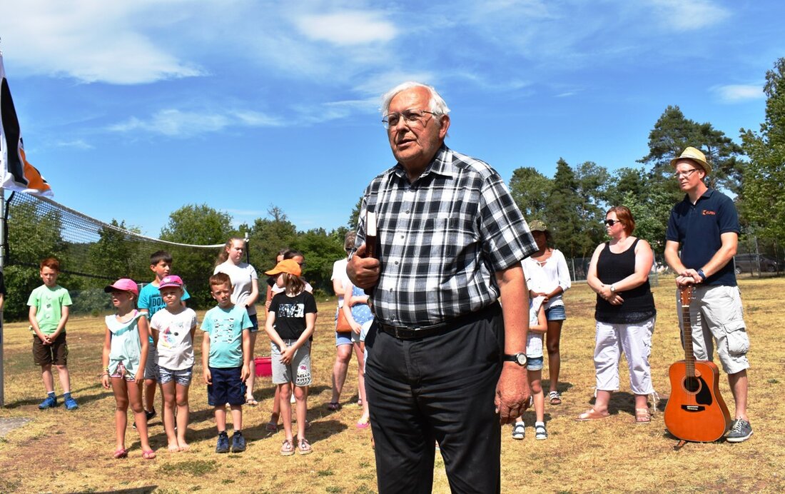 Grafenwöhr. Dieses Sommerfest wurde gebührend gefeiert: Bei bestem Wetter gab es den Segen für die neue Jugendfahne und für eine neue Bank. Später wurde gezeltelt. Von Renate Gradl Die Kolpingsfamilie [&hellip;]