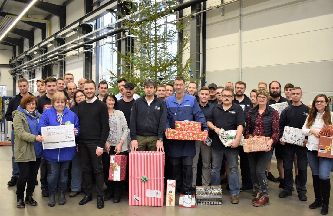Hütten. Eine zündende Idee, die Nachahmer sucht, setzten Zechmayer-Mitarbeiter bei ihrer 2. After-Work-Christbaumparty um. Sie erfüllen Kinderwünsche. Von Renate Gradl Zunächst stand das Feiern im Vordergrund. Zur After-Work-Christbaumparty gab es [&hellip;]