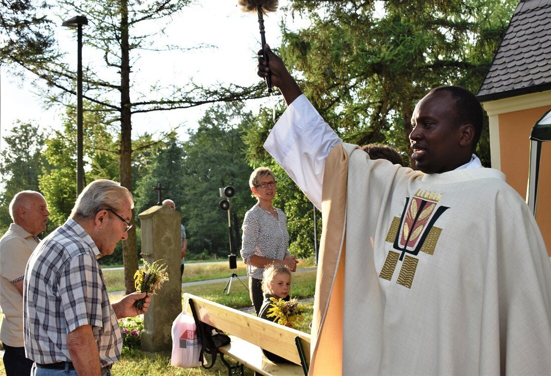 Grafenwöhr. Die Feier mit persönlichen Begegnungen war heuer beim Siedlerfest nicht möglich, wohl aber der Gottesdienst beim Alten Kircherl. Von Renate Gradl Leichter Nieselregen und immer wieder das Aufziehen dunkler [&hellip;]