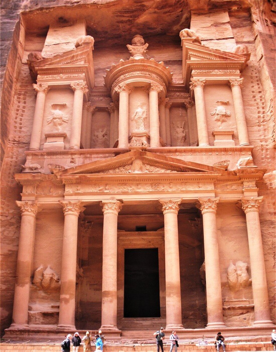 Grafenwöhr/Neustadt/WN. Viele atemberaubende Eindrücke konnte eine ökumenische Reisegruppe aus Grafenwöhr, Eschenbach, Pressath, Neustadt am Kulm, Neustadt/Waldnnab, Reuth, Vohenstrauß und Weiden über Land und Leute von Jordanien bekommen. Von Renate Gradl [&hellip;]