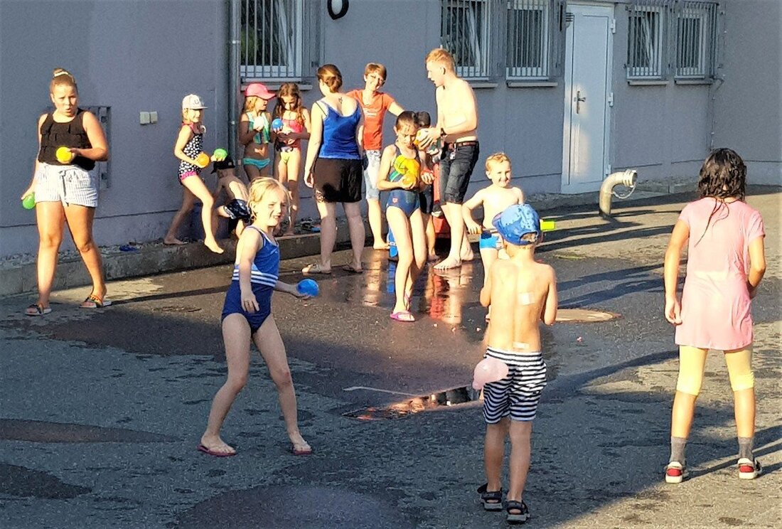 Grafenwöhr. Diesmal stand keine Probe auf dem Programm. Die Musiker und Musikerinnen des Spielmannszuges konnten sich bei einer Wasserparty vergnügen. Von Renate Gradl Das Team rund um Tambourmajorin Melanie Kappl [&hellip;]