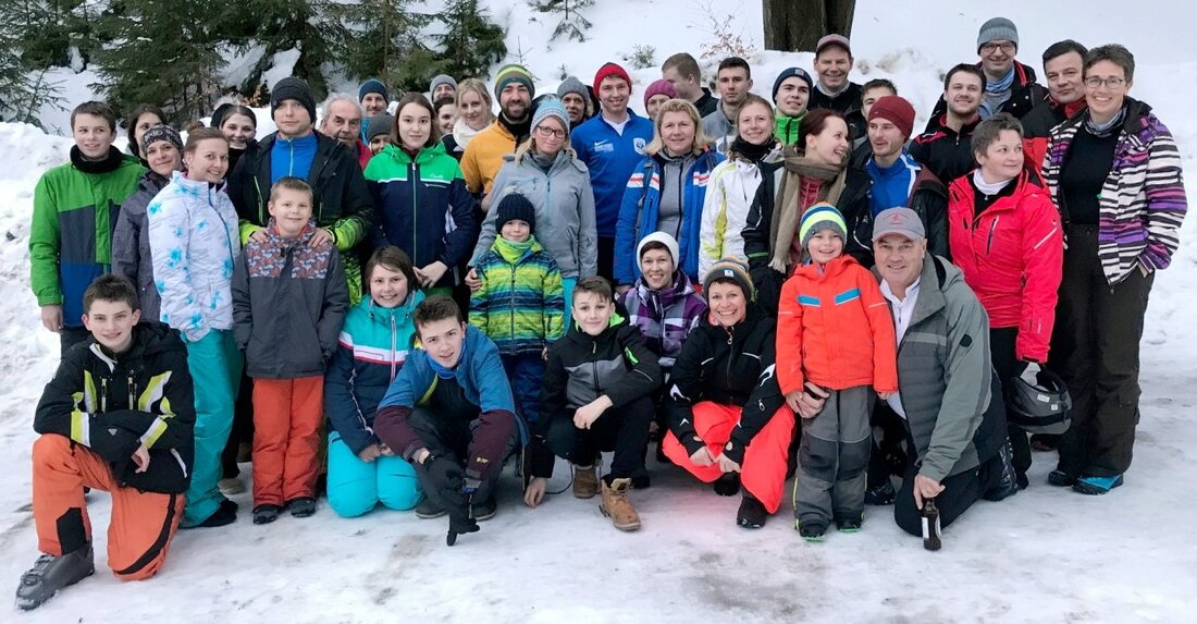 Grafenwöhr/Gössenreuth. Einen perfekten Skitag und viel Spaß hatten die 59 Teilnehmer der Tagesskifahrt des Skiclub Pistenschwinger Gössenreuth. Die Fahrt mit dem Titel „Familiengaudi“ führte ins Skigebiet Klinovec/Keilberg in Tschechien am [&hellip;]