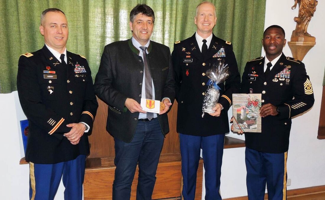 Grafenwöhr. Auf mittlerweile über 200 Soldaten ist die 41. US-Feldartilleriebrigade angewachsen. Im Dezember 2018 war der Aufstellungsappell der neuen Einheit, die gleich mit der Stadt eine Partnerschaft besiegelte. Bürgermeister Edgar [&hellip;]