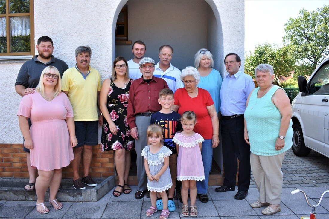 Grafenwöhr. Geboren wurde er im Saarland. Aber schon mit 27 Jahren kommt Hermann Mayer berufsbedingt in die Oberpfalz. Dort wird auch der 90. Geburtstag gefeiert. Von Renate Gradl Am 25. [&hellip;]