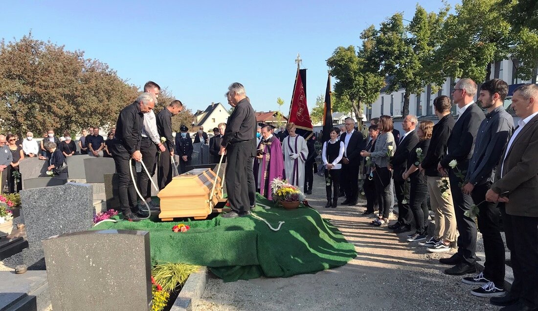 Grafenwöhr. Gläubig und mit einem tiefen Vertrauen auf Gott verstarb Max Reiter im Alter von 95 Jahren. Eine große Trauergemeinde gab dem engagierten Grafenwöhrer das letzte Geleit. Von Gerald Morgenstern [&hellip;]