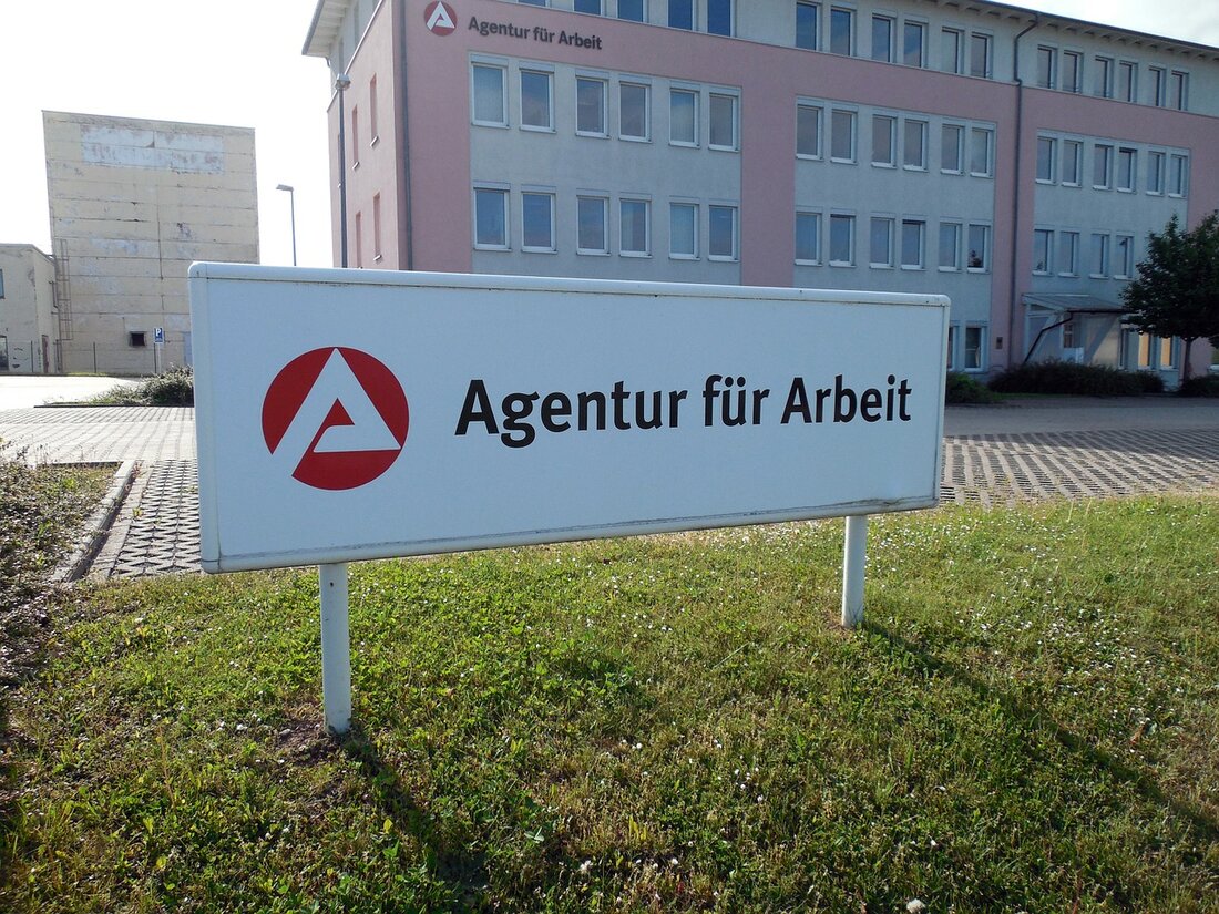 Eschenbach/Vohenstrauß. Die Geschäftsstellen Eschenbach und Vohenstrauß der Agentur für Arbeit und des Jobcenters haben ab 29. Mai neue Öffnungszeiten. Künftig stehen die Fachkräfte der Arbeitsverwaltung von Montag bis Freitag von [&hellip;]