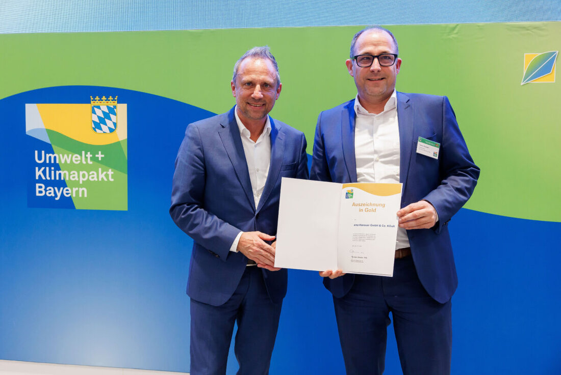 Nabburg/Forchheim. emz-Hanauer wurde für seine Umwelt- und Nachhaltigkeitsbemühungen mit der Gold-Urkunde des Umwelt- und Klimapaktes Bayern ausgezeichnet.