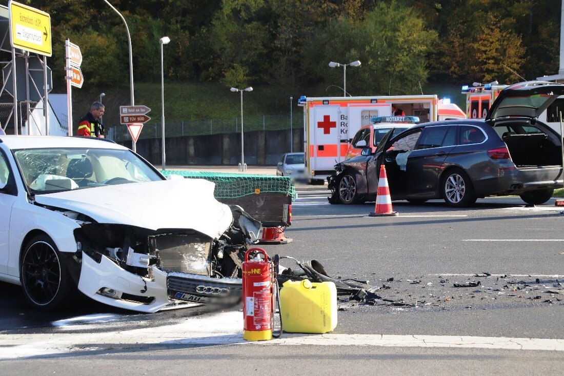 Eschenbach. Ein Autofahrer samt Anhänger übersah beim Abbiegen einen entgegenkommenden BMW. Es kam zum Frontal-Crash. Die B470 musste halbseitig gesperrt werden. Ein aus Richtung Kirchenthumbach kommender Fahrer (32) aus dem [&hellip;]