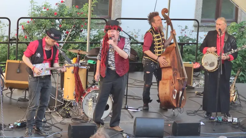 Voodoo-Blues vom Feinsten lässt die Bühne der Regionalbibliothek beben