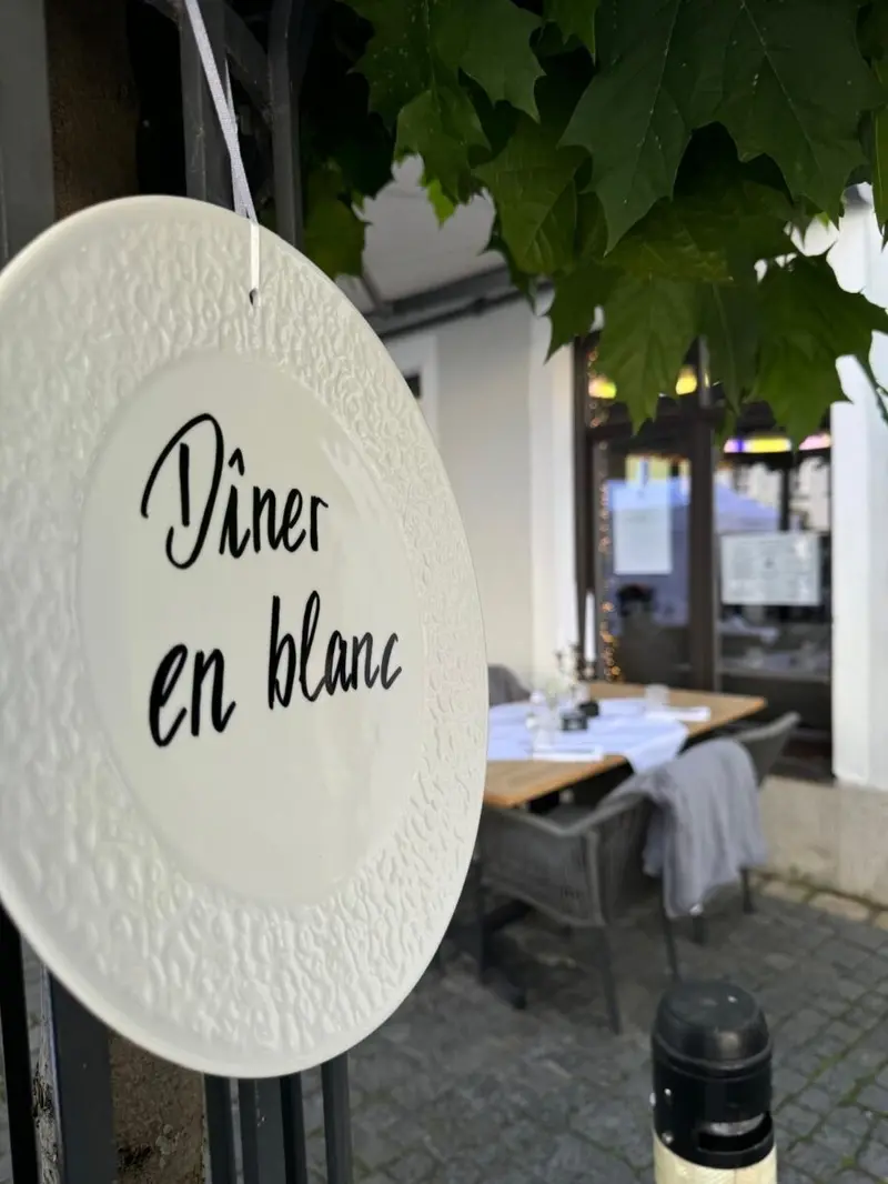 Trotz Absage: Gastronomen ziehen  "Weiße Nacht" am Freitag in Weiden durch