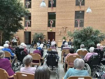 Osteraktion von Realschülern im Seniorenheim in Kemnath