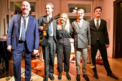 "Chis Hopkins meets the Young Lions"