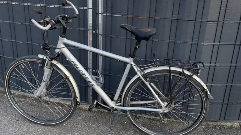 Betrunkener Lieferwagenfahrer verursacht 17.000 Euro Schaden in Schwandorf