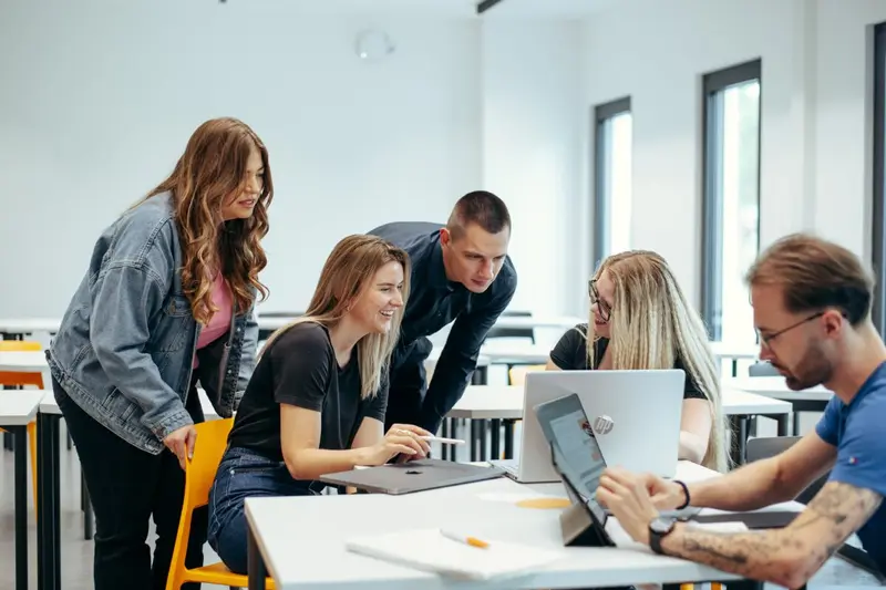 Brückenbauer zwischen IT und Wirtschaft: neuer Studiengang Angewandte Wirtschaftsinformatik