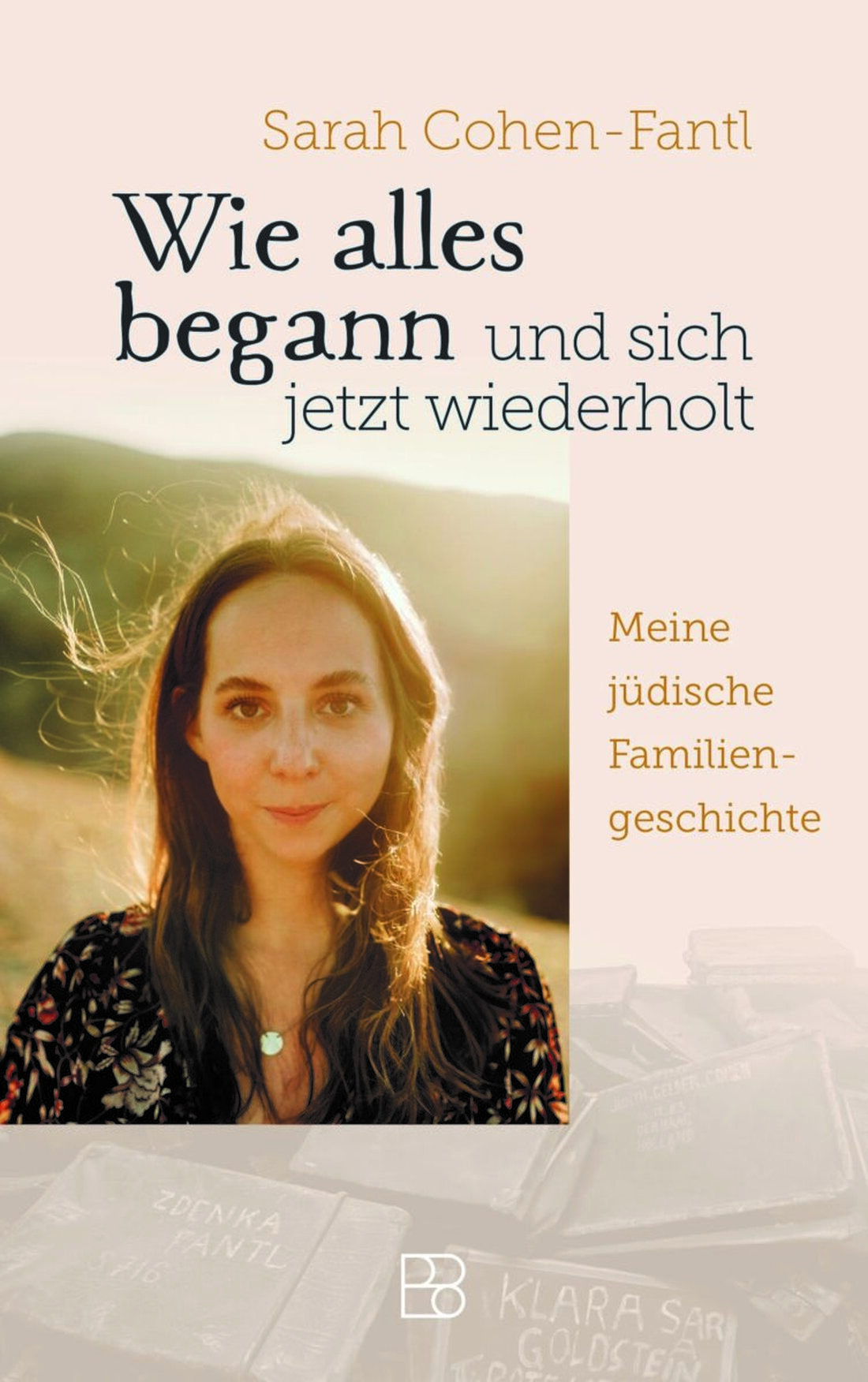 Weiden. Die Journalistin und Buchautorin Sarah Cohen-Fantl erzählt in ihrem Buch „Wie alles begann und sich jetzt wiederholt“ von der Geschichte ihrer Familie. Am Mittwoch, 28. Januar 2026, liest sie  im Foyer der vhs Weiden-Neustadt. Veranstalter ist die Gesellschaft für Christlich-Jüdische Zusammenarbeit.