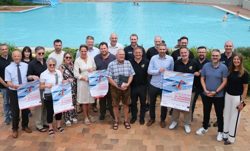 Traditionsreiches 24-Stunden-Schwimmen unterstützt Hospizverein in Amberg