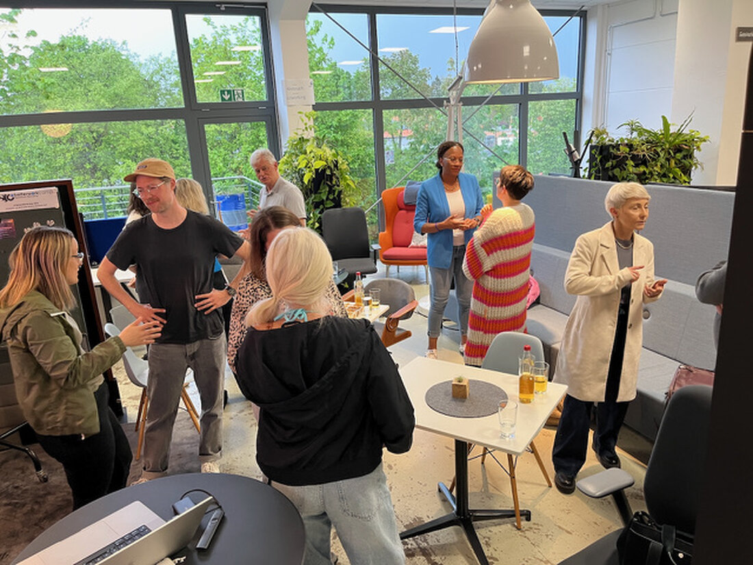 Kemnath. Beim Young Leader MeetUp zum European Coworking Day am 6. Mai 2026 gab es laute, ehrliche Resilienz-Impulse für arbeitende Eltern. Zwei Expertinnen gaben sofort nutzbare Übungen; der Space war einer von 252 in Europa.