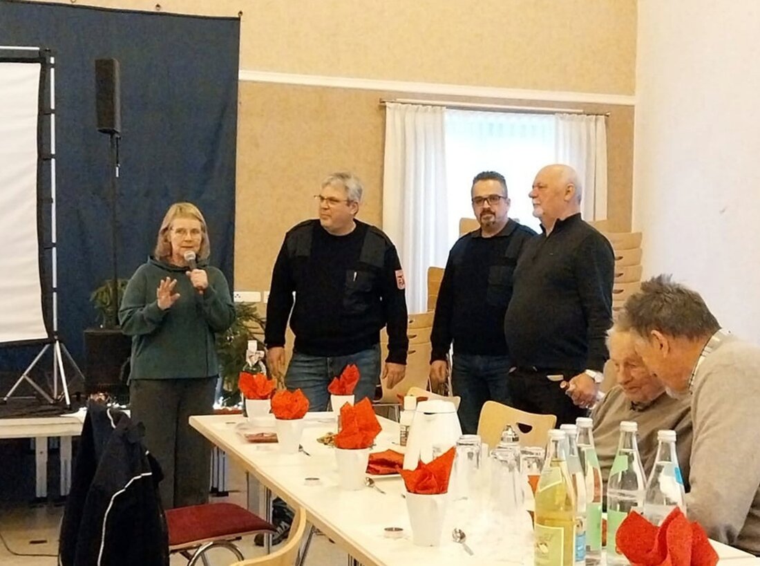 Waldeck/Schönreuth. Gestern Nachmittag kam es im Bereich Waldeck/Schönreuth zu zwei kleineren Bränden. Gegen 13.00 Uhr entfachte aus bislang unbekannten Gründen in einem Wäldchen in unmittelbarer Nähe eines Weihers zwischen dem [&hellip;]