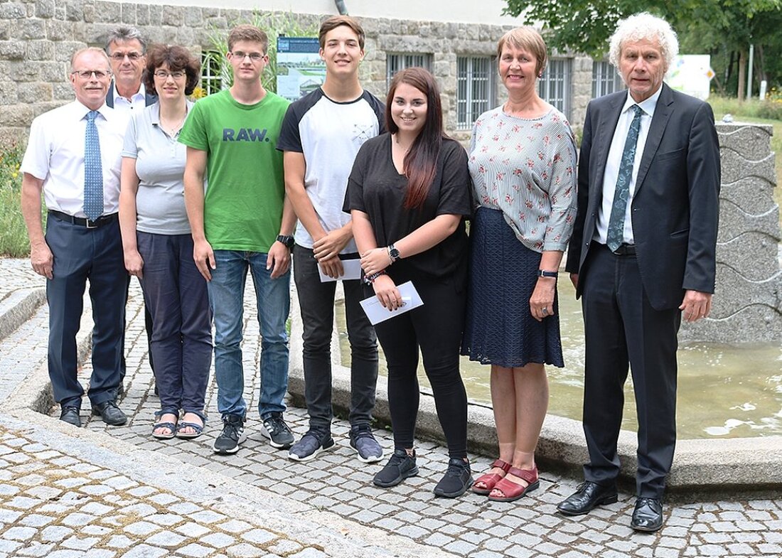 Tirschenreuth. Im August verabschiedeten sich die beiden FÖJler Tobias Sammüller und Severin Schmelcher von ihrem Dienst am Landratsamt. Ebenso verließ Theresa Weiß nach ihrem einjährigen Bundesfreiwilligendienst die Behörde. Tobias Sammüller [&hellip;]