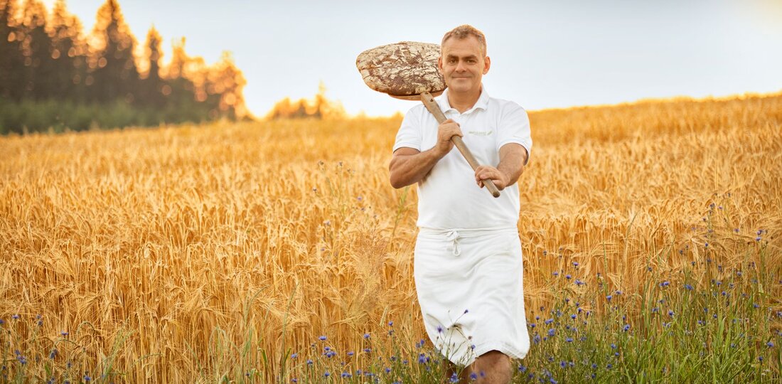Windischeschenbach. Die Corona-Krise hat nicht nur Verlierer. Beim Lebensmittel-Startup „Hello Bread“ verdreifachten sich binnen weniger Wochen die Bestellungen. Der Oberpfälzer Gründer Georg Forster erzählt, wie ihn der Frust über den [&hellip;]