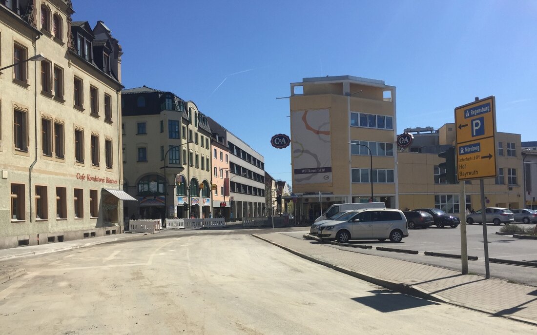 Weiden. Die Sedanstraße ist seit heute vormittag wieder befahrbar, die gut dreiwöchige Sperre damit aufgehoben.  Die Vollsperrung hatte spürbare Auswirkungen auf die gesamte Innenstadt. Wer konnte vermied es, in die Stadt zu fahren. Der [&hellip;]