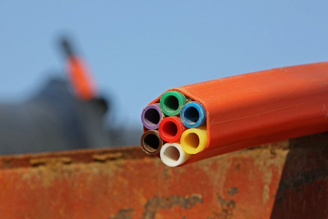 Ebnath. Am Donnerstag erfolgte der Spatenstich für den Glasfaserausbau in Ebnath. Die GlasfaserPlus realisiert in diesem Rahmen an 448 Adressen Glasfaseranschlüsse bis ins Haus.